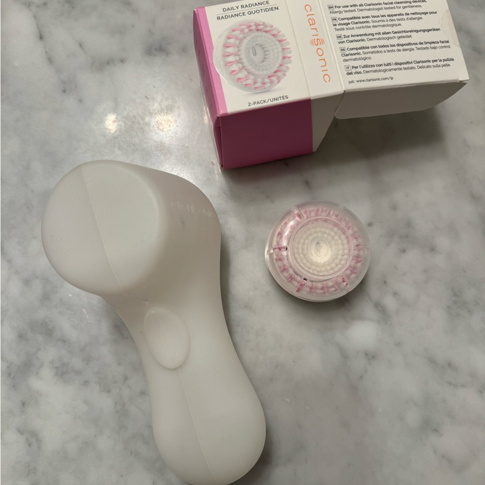 Clarisonic White Facial Cleansing Brush bundle
